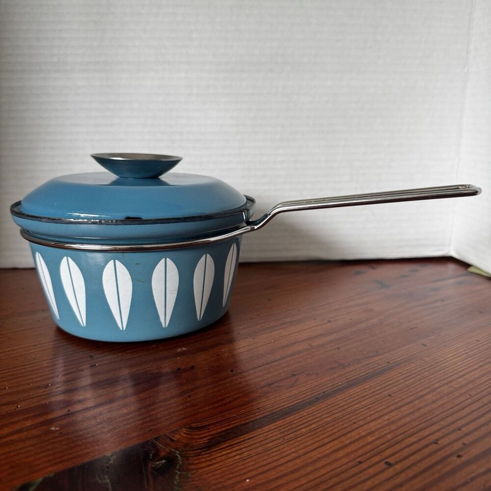 Catherineholm Small Vintage Enamelware Lotus Turquoise Sauce Pan With Lid